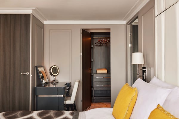 Crystal Cruises, Crystal Serenity Penthouse Suite Wardrobe